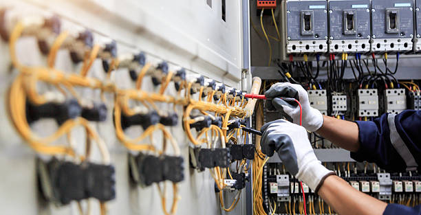 Professional Electrician technician working in Clarion, IA